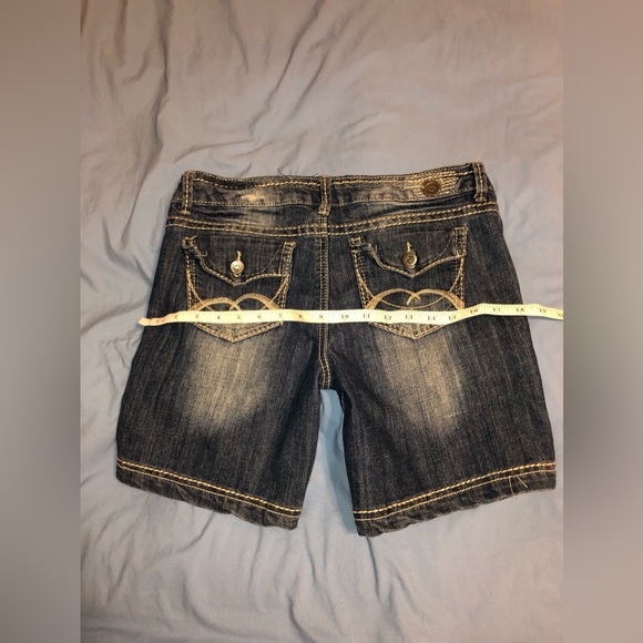 1st Kiss Bermuda style shorts EUC Looks like size 9 but look at tag/pictures - Picture 15 of 16